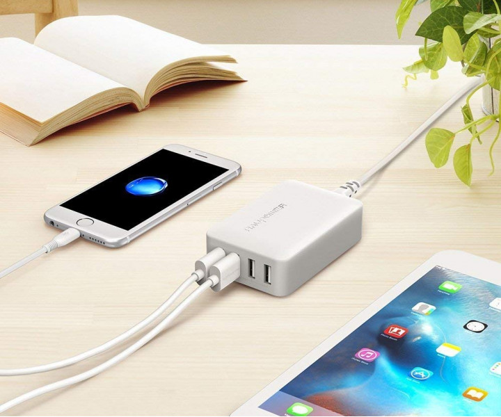 RAVPower USB Qualcomm Quick Charge 3.0 40W 4-Port Desktop Charging Station White (RP-PC024WH)